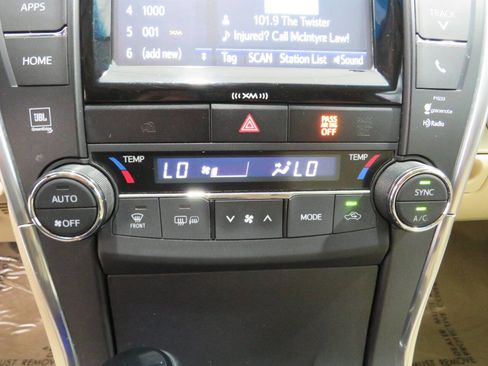 Used 2017 Toyota Camry XLE w/ Moonroof Package image 22