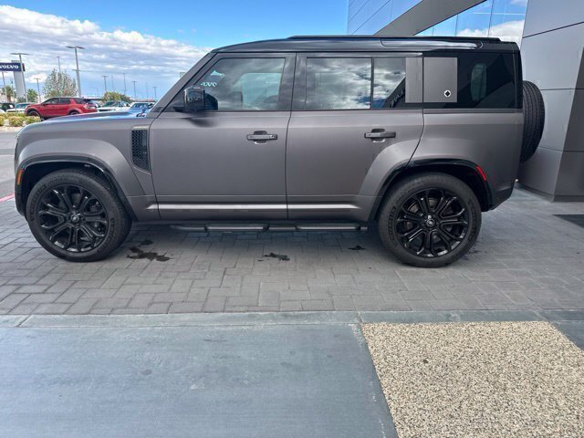 Used 2025 Land Rover Defender 110 AWD/4WD image 8