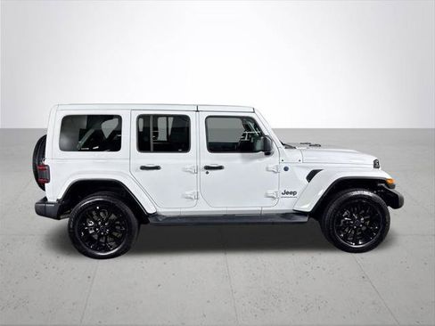 Certified 2025 Jeep Wrangler Unlimited Sahara AWD/4WD image 6