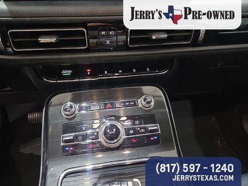 Used 2022 Lincoln Nautilus FWD w/ Premium Package image 10