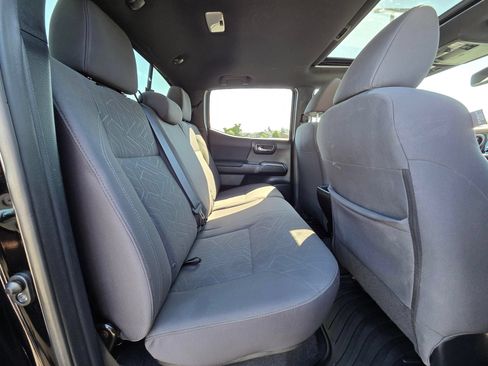 Used 2016 Toyota Tacoma TRD Sport AWD/4WD image 28