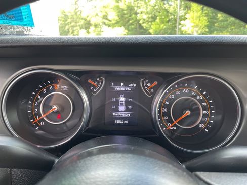 Used 2022 Jeep Gladiator Sport image 18