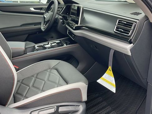 New 2025 Volkswagen Atlas Peak Edition SE image 34