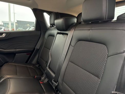 Used 2025 Ford Escape SE image 19