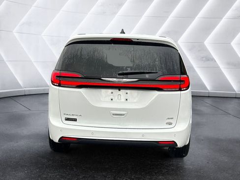 New 2026 Chrysler Pacifica Select image 5