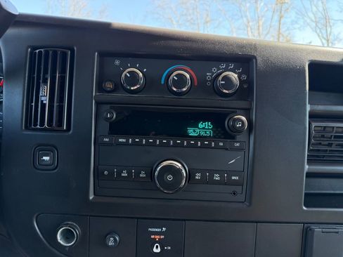 Used 2024 GMC Savana 2500 Work Van w/ Driver Convenience Package image 28