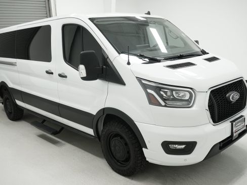 Used 2023 Ford Transit 350 XLT RWD image 3