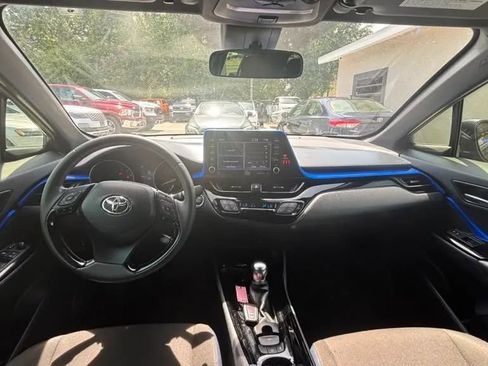 Used 2020 Toyota C-HR XLE FWD image 11