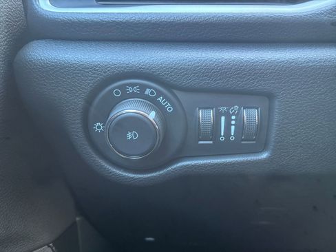 New 2026 Chrysler Pacifica Select image 21