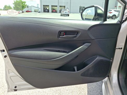 Used 2022 Toyota Corolla LE FWD image 13