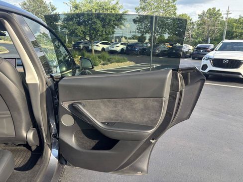 Used 2023 Tesla Model Y Long Range AWD/4WD image 18