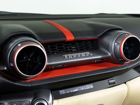 Used 2021 Ferrari 812 GTS image 37