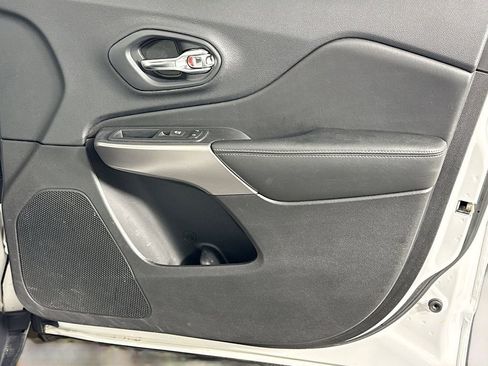 Used 2019 Jeep Cherokee Limited AWD/4WD image 27