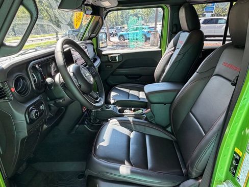 Used 2025 Jeep Wrangler Unlimited Rubicon AWD/4WD image 26