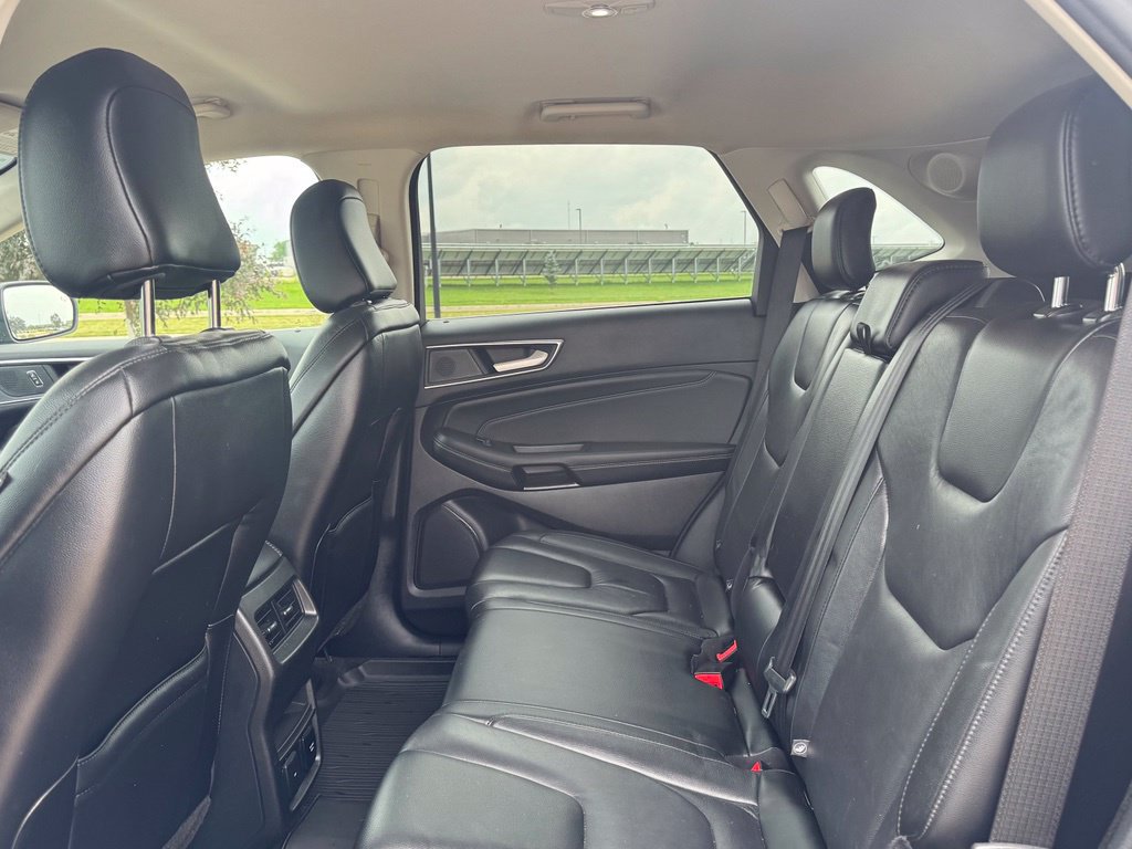 Certified 2020 Ford Edge Titanium AWD/4WD image 33
