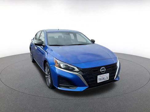 Used 2025 Nissan Altima 2.5 SV image 3