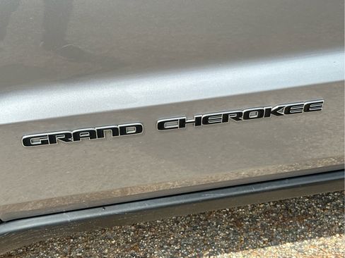 Used 2021 Jeep Grand Cherokee Limited image 12