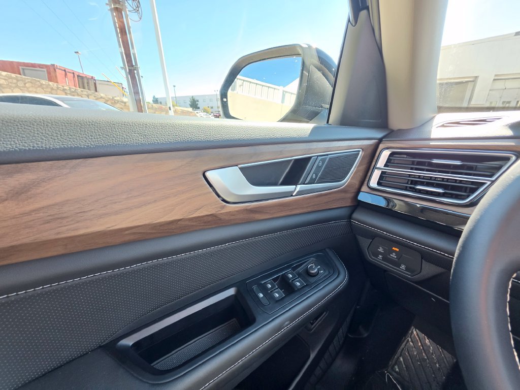 Certified 2026 Volkswagen Atlas SE FWD image 16