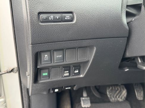 Used 2015 Nissan Rogue SV image 18