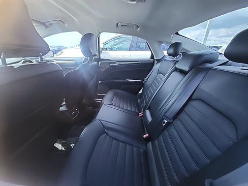 Used 2015 Ford Fusion SE w/ Equipment Group 202A FWD image 4