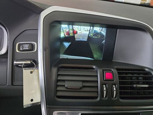 Used 2015 Volvo XC60 T5 Premier w/ Proximity Package image 21