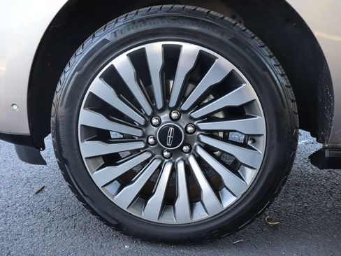 Used 2018 Lincoln Navigator Reserve w/ Technology Package AWD/4WD image 44