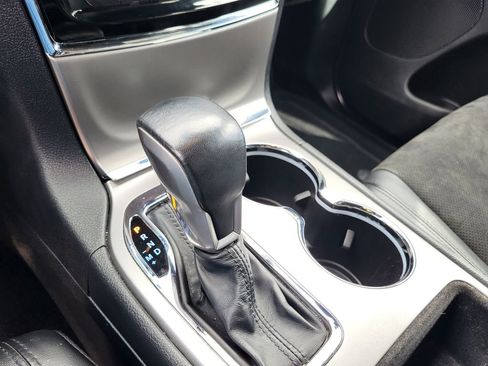 Used 2020 Jeep Grand Cherokee Altitude image 21