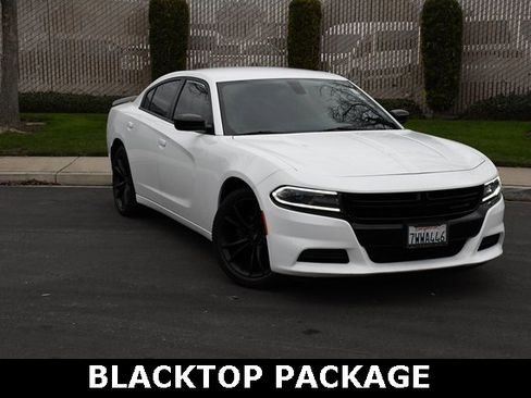 Used 2017 Dodge Charger SE w/ Blacktop Package image 1