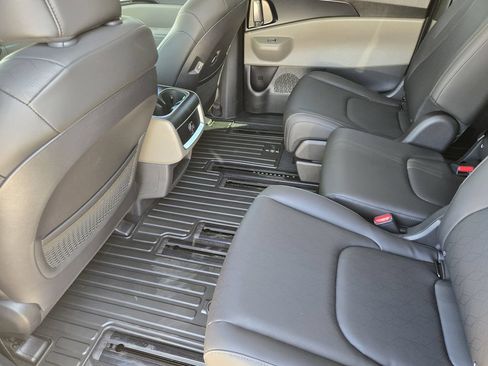 New 2026 Kia Carnival FWD image 21