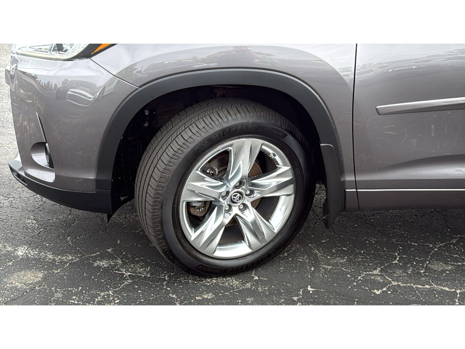 Used 2019 Toyota Highlander Limited AWD/4WD image 12