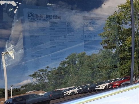 New 2026 Volvo XC90 B6 Plus w/ Protection Package Premier image 11