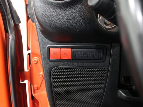 Used 2015 Jeep Wrangler Rubicon AWD/4WD image 8