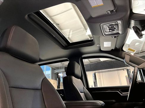 Used 2025 Chevrolet Silverado 2500 LTZ w/ LTZ Premium Package image 22