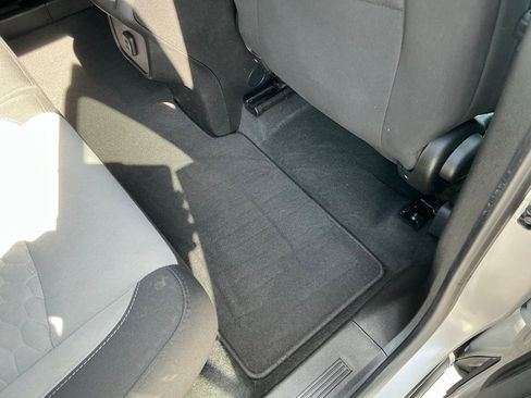 Used 2019 Chevrolet Equinox LT FWD image 29