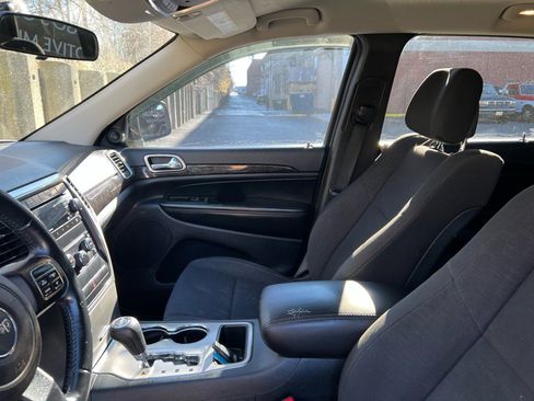 Used 2011 Jeep Grand Cherokee Laredo image 15