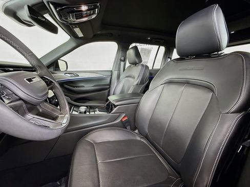 Used 2023 Jeep Grand Cherokee Overland image 22