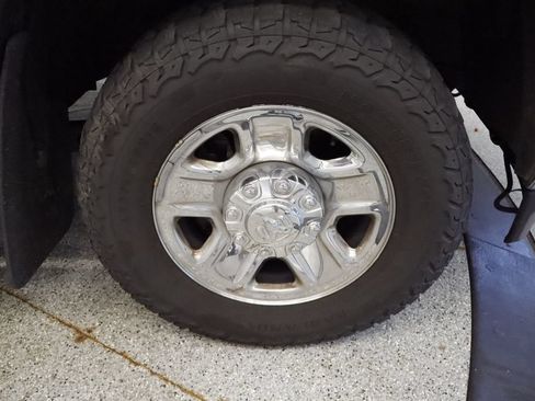 Used 2024 RAM 2500 Tradesman w/ Chrome Appearance Group AWD/4WD image 11