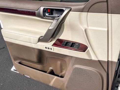 Used 2016 Lexus GX 460 w/ Premium Package image 20