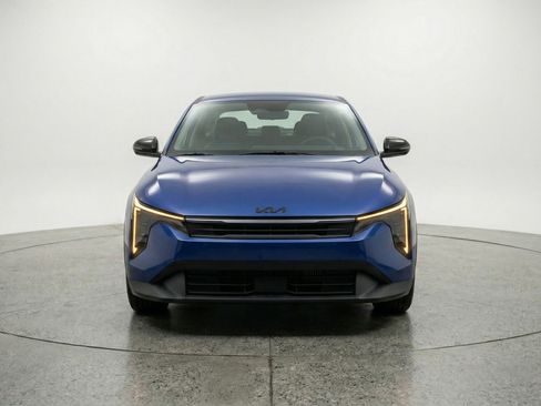 Used 2025 Kia K4 LXS image 2