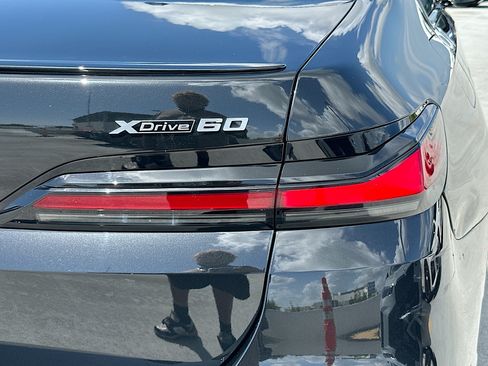 Certified 2024 BMW i7 xDrive60 w/ Premium Package AWD/4WD image 32