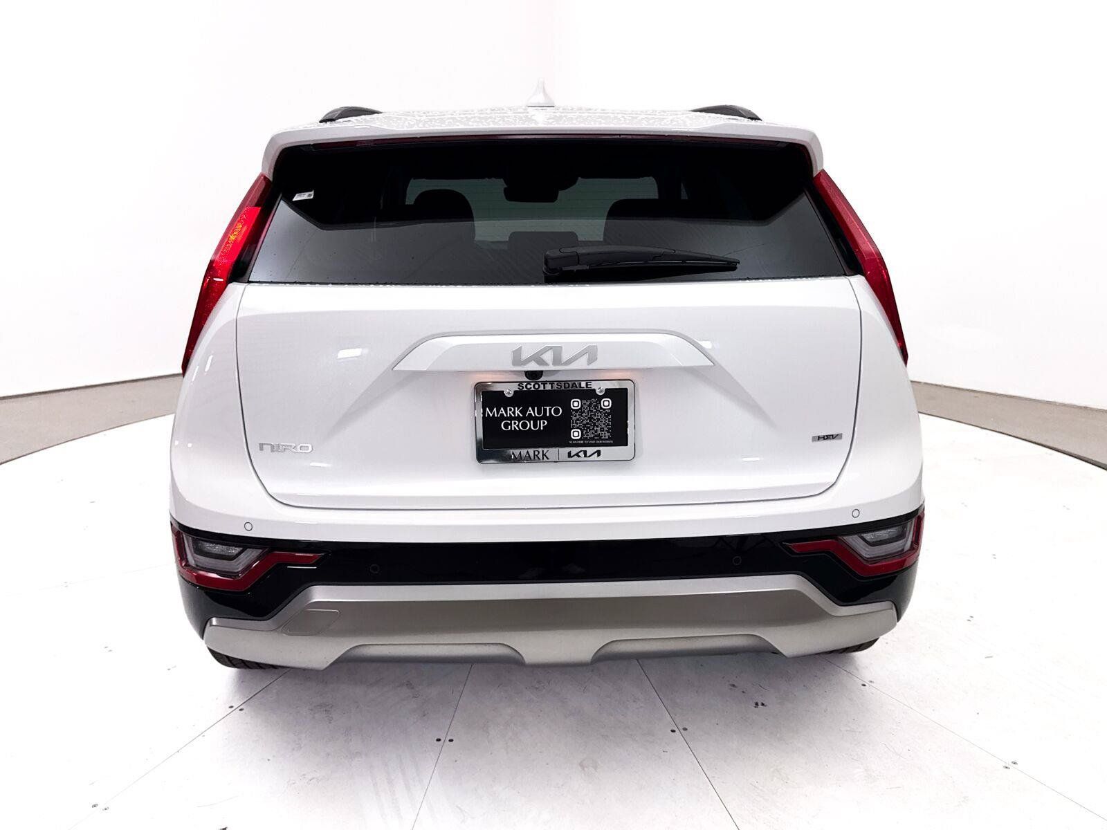 Used 2024 Kia Niro SX Touring FWD image 19