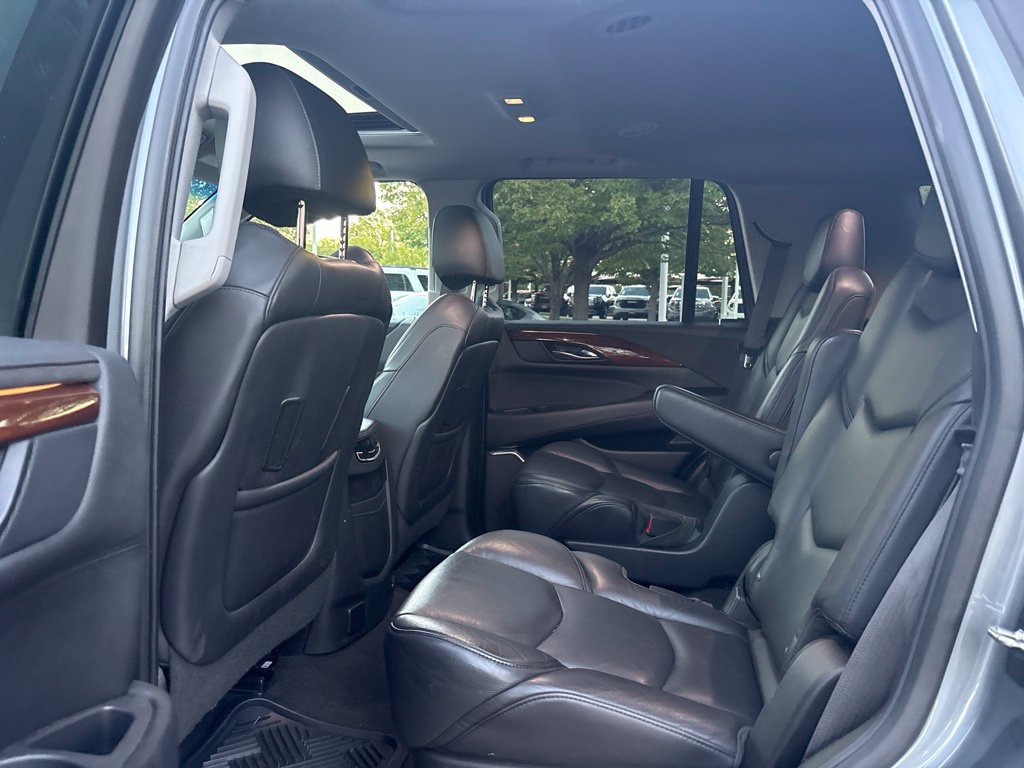 Used 2019 Cadillac Escalade Luxury AWD/4WD image 18