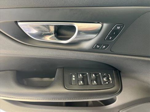 Used 2021 Volvo S60 T5 Momentum w/ Premium Package image 15