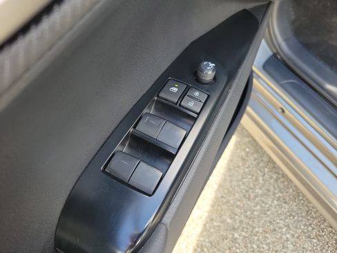 Used 2025 Toyota Camry SE FWD image 15