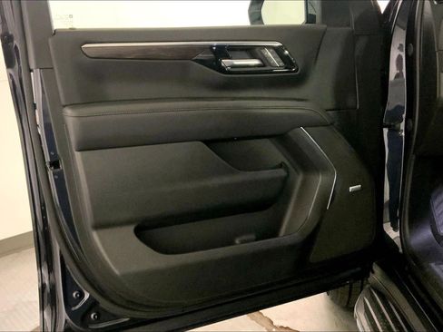 Used 2025 Chevrolet Tahoe Premier AWD/4WD image 26
