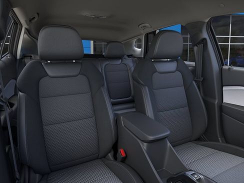 Used 2025 Chevrolet Trax LT FWD image 16