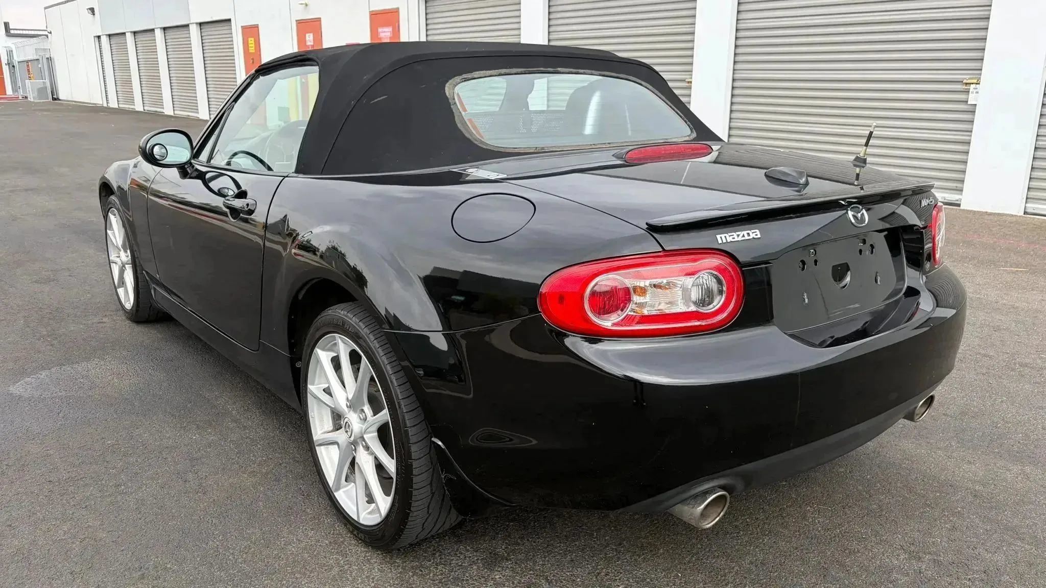 Used 2009 MAZDA MX-5 Miata Grand Touring w/ Premium Pkg RWD image 3