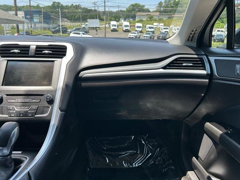 Used 2016 Ford Fusion SE FWD image 22