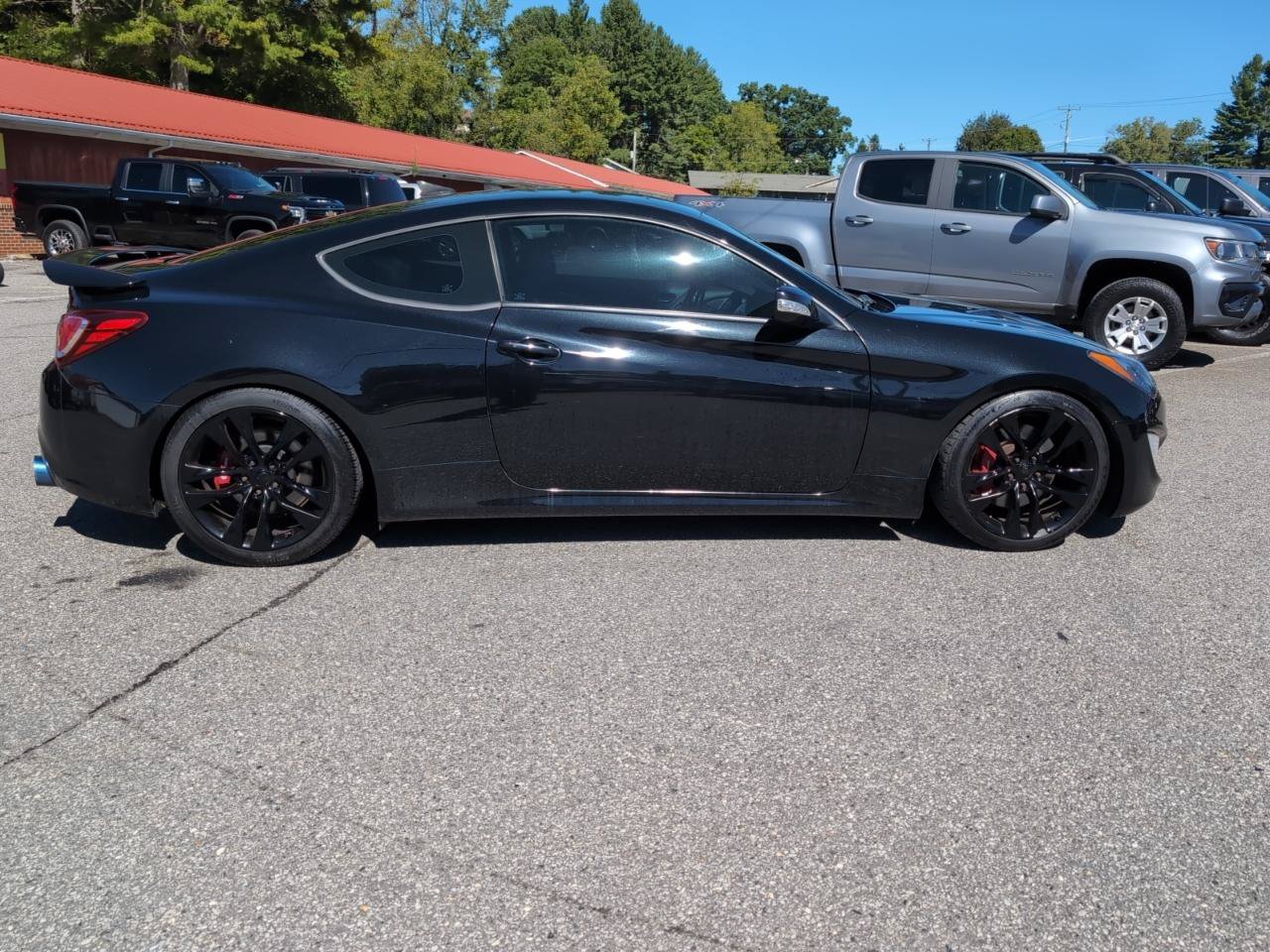 Used 2016 Hyundai Genesis Coupe 3.8 RWD image 6