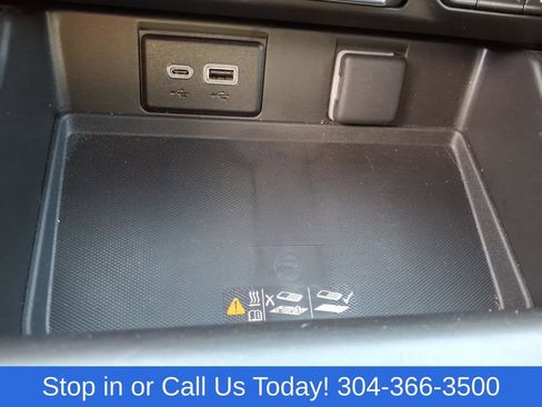 Used 2024 GMC Yukon SLT AWD/4WD image 25
